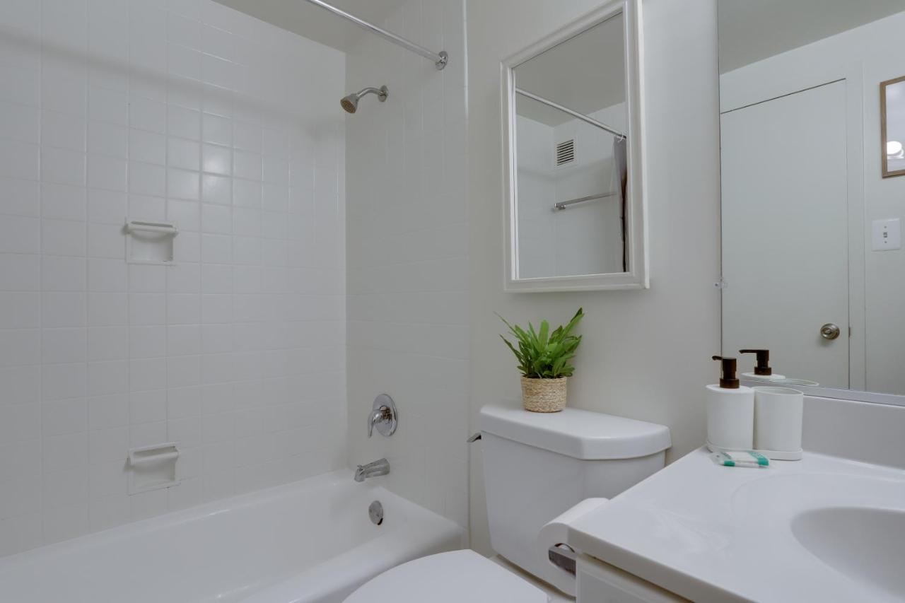 Modern Apartment At Crystal City Арлингтон Экстерьер фото